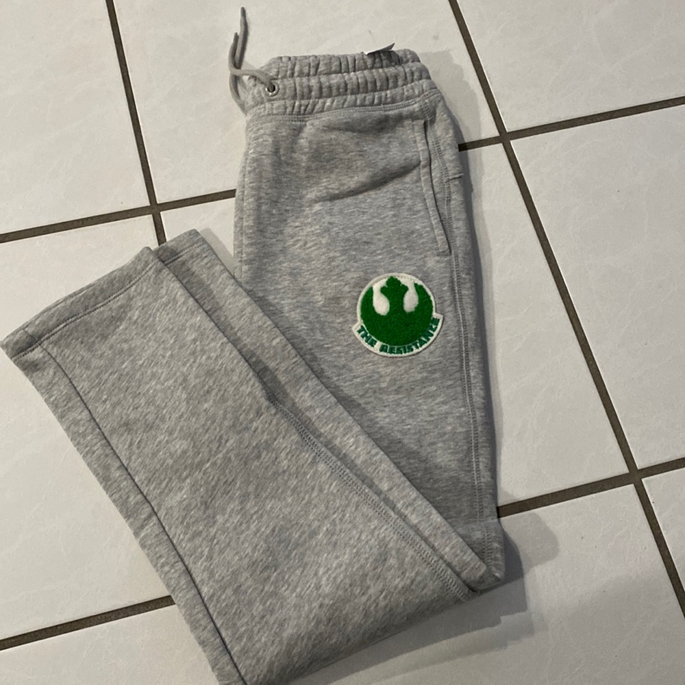 ❤️‍🔥 LAST CALL! ANY OFFERS?❤️‍🔥 Gap/Lucasfilm Gray Resistance Joggers, NWT